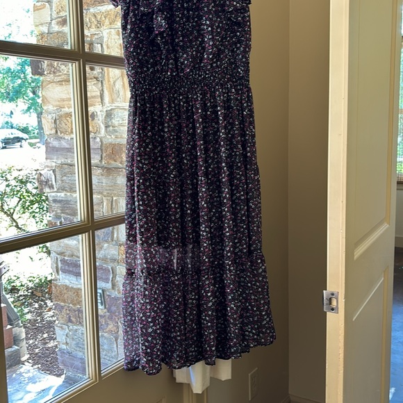 Midi floral dress perfect for fall! - Picture 4 of 4